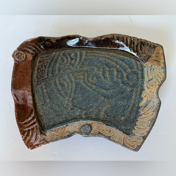 AZTEC DESIGN DISH ~ SIMILAR TO  FUNCTIONALLY DYSFUNCTIONAL CERAMICS. - Picture 1 of 8